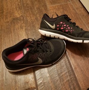 Women's 7.5 embellished Nike sneakers